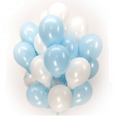 Композиция воздушных шаров в бело-голубых тонах